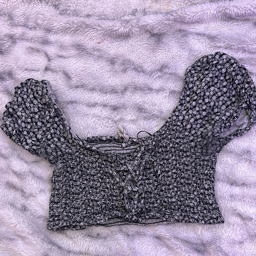 Black and white puff sleeve top